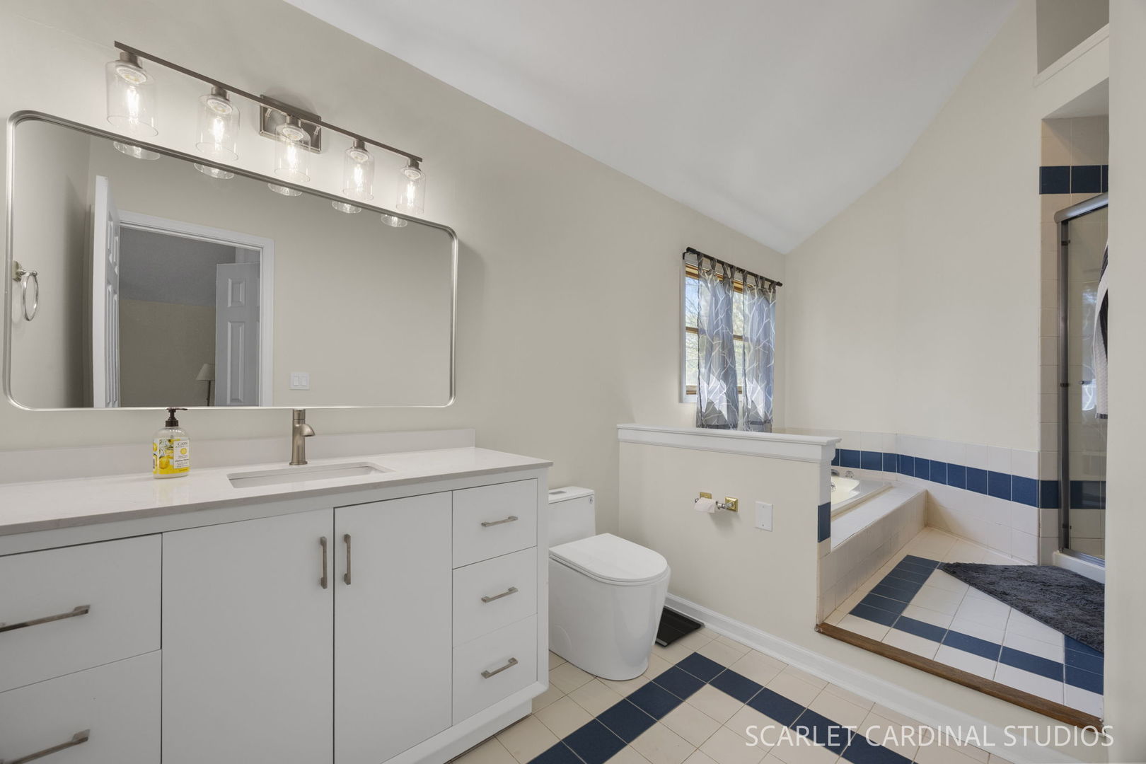 535 Chester Court, Aurora, IL 60504