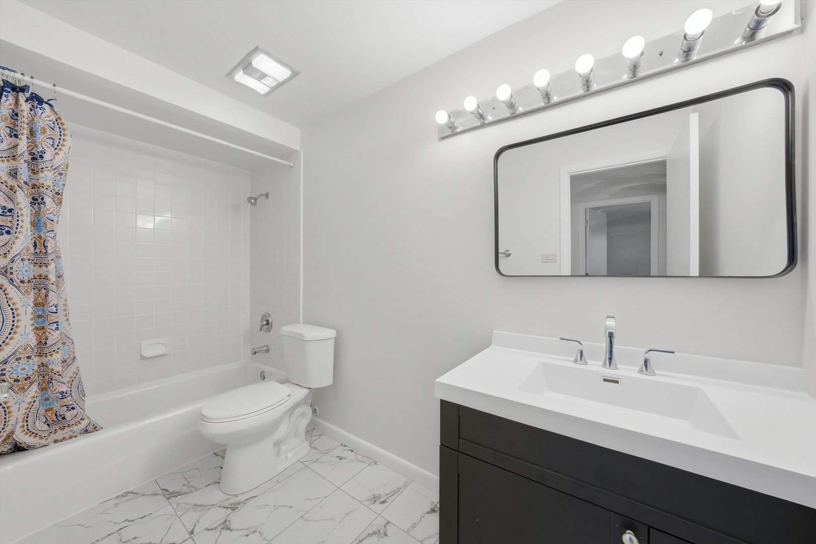 11810 S Komensky Avenue #102, Alsip, IL 60803