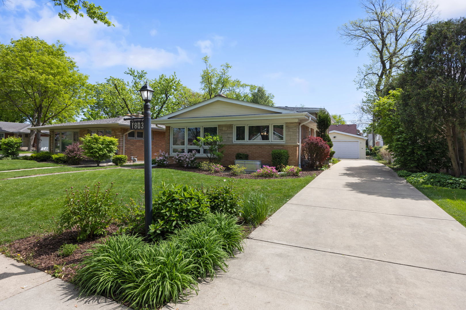 1803 S Crescent Avenue, Park Ridge, IL 60068