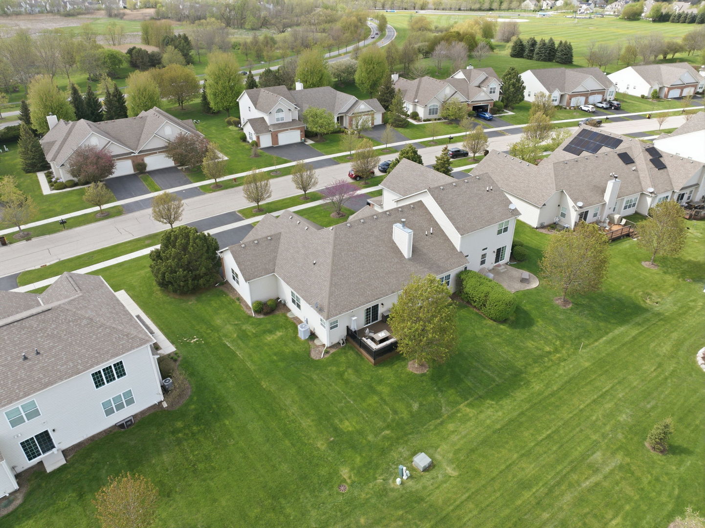 109 Valencia Parkway, Gilberts, IL 60136