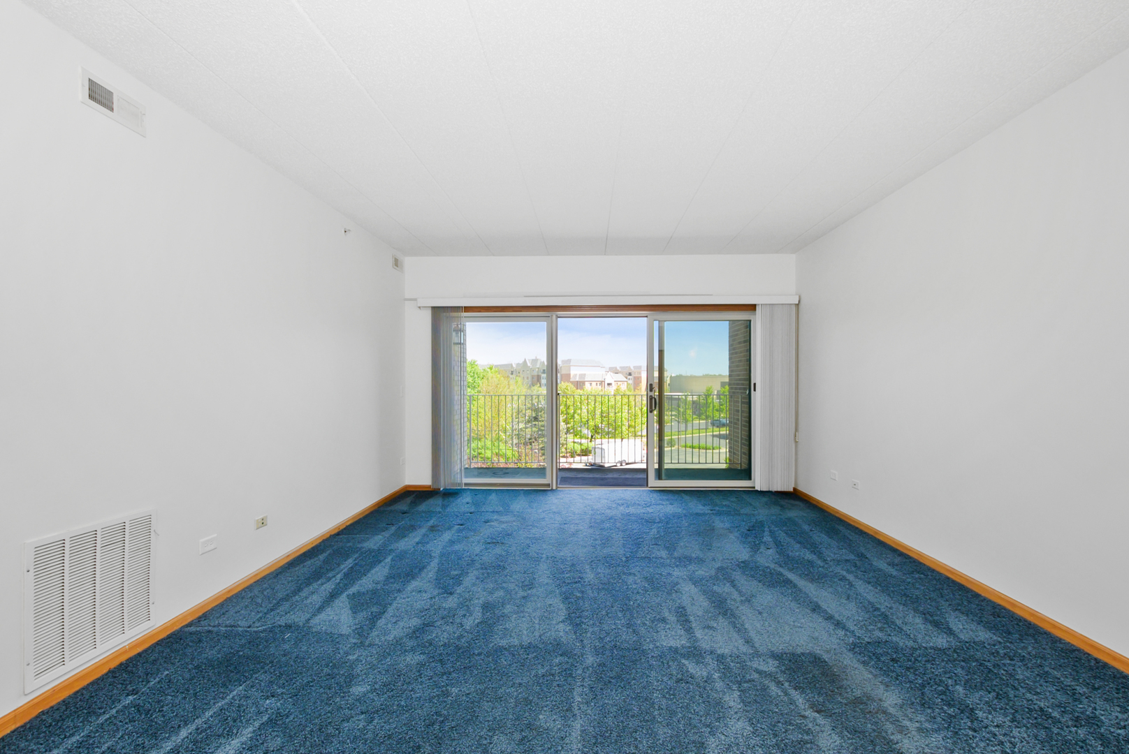 201 W Brush Hill Road #305, Elmhurst, IL 60126