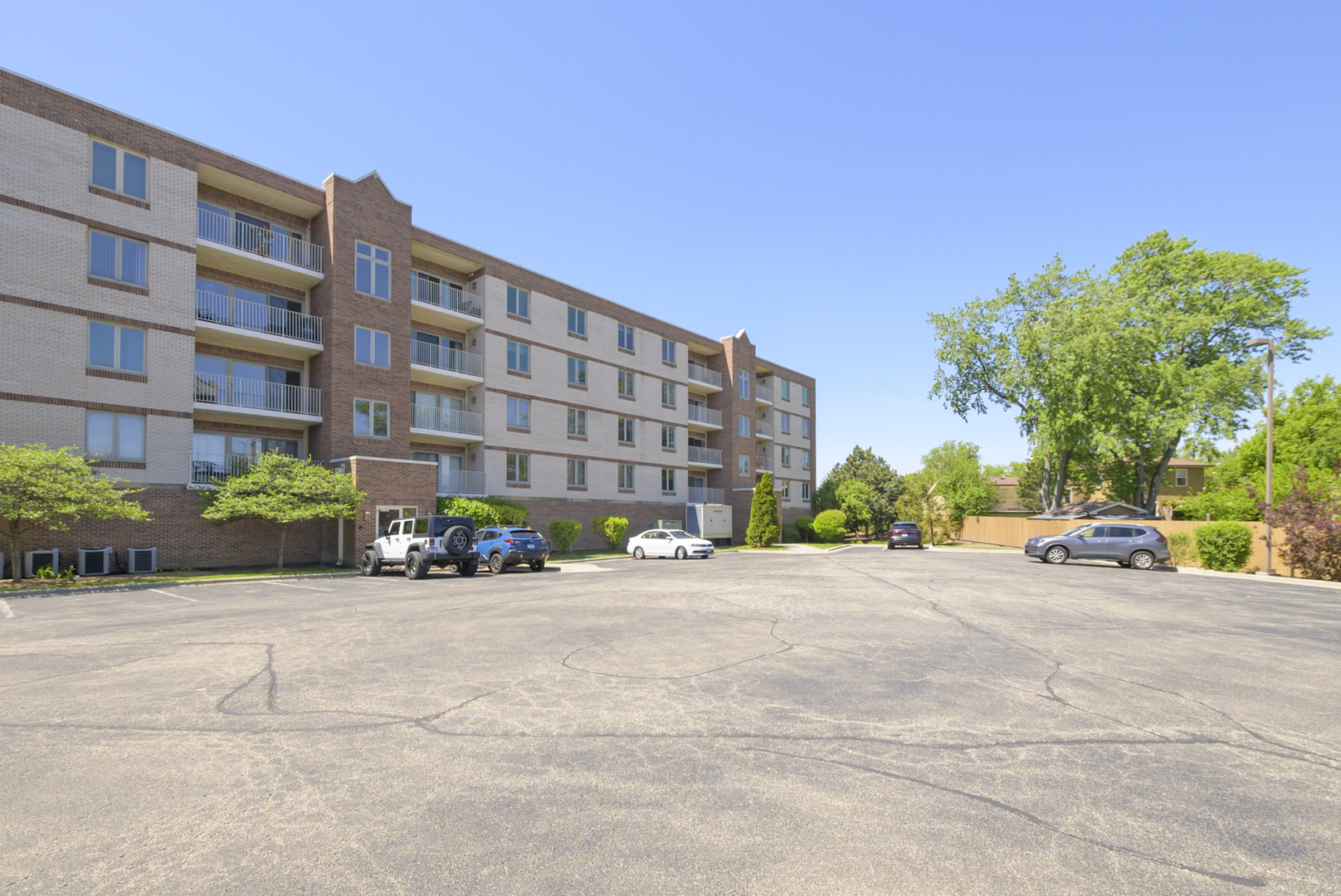 201 W Brush Hill Road #305, Elmhurst, IL 60126