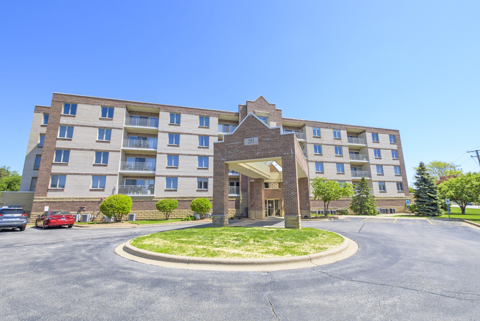 201 W Brush Hill Road #305, Elmhurst, IL 60126