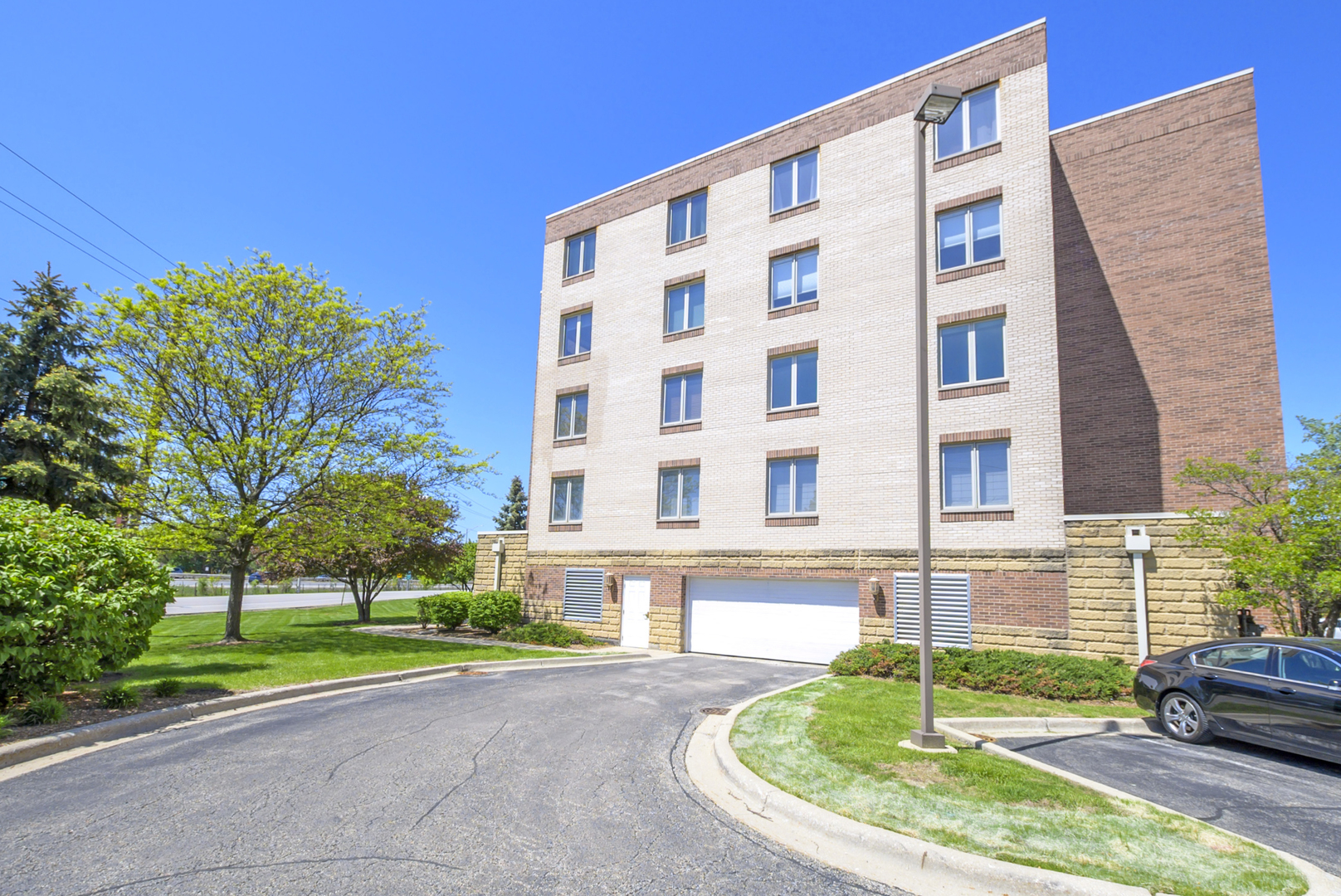 201 W Brush Hill Road #305, Elmhurst, IL 60126
