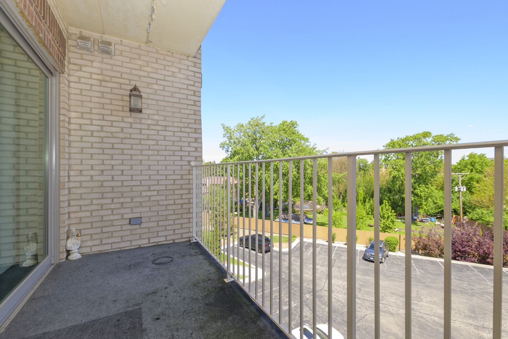 201 W Brush Hill Road #305, Elmhurst, IL 60126