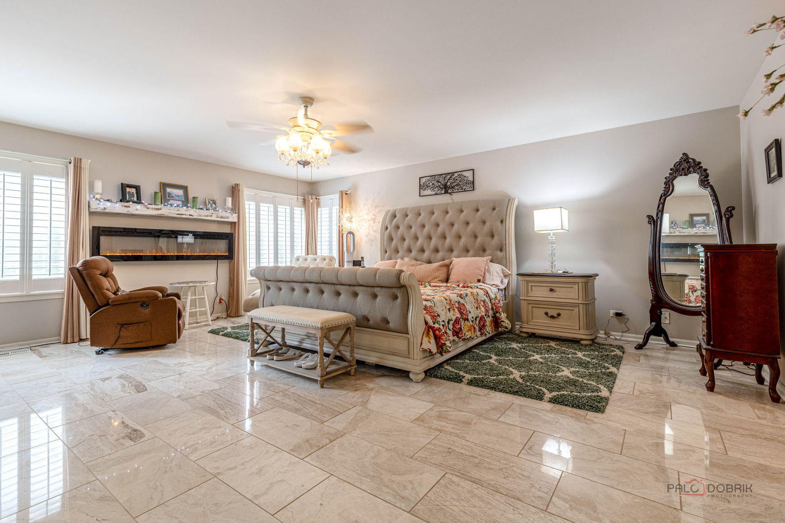 7449 Brentwood Lane, Gurnee, IL 60031