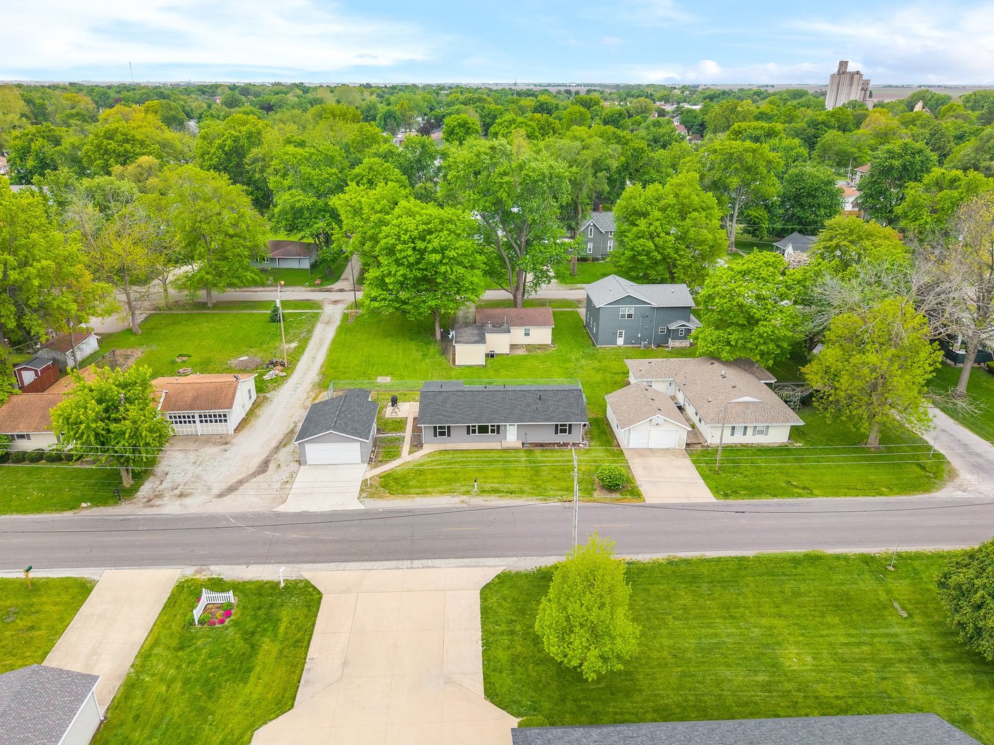 205 E Northline Road, Tuscola, IL 61953
