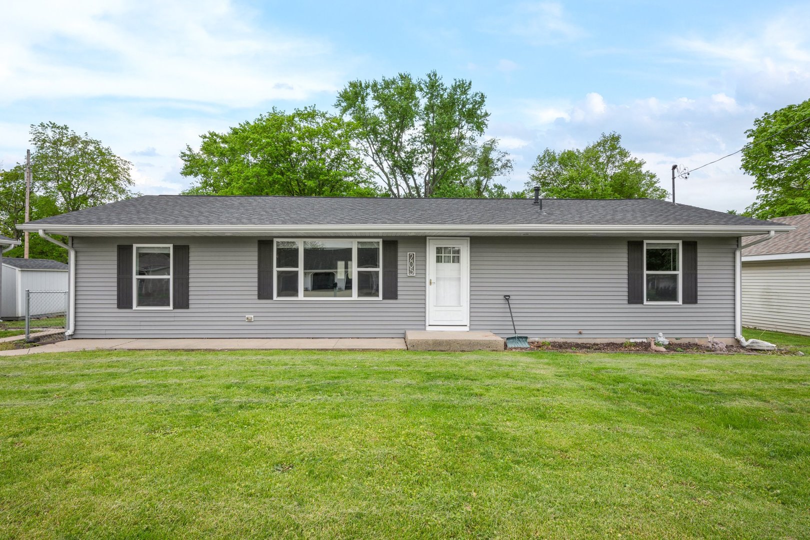 205 E Northline Road, Tuscola, IL 61953