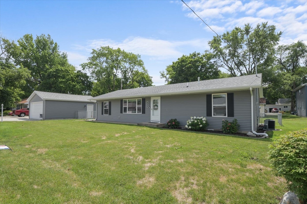 205 E Northline Road, Tuscola, IL 61953