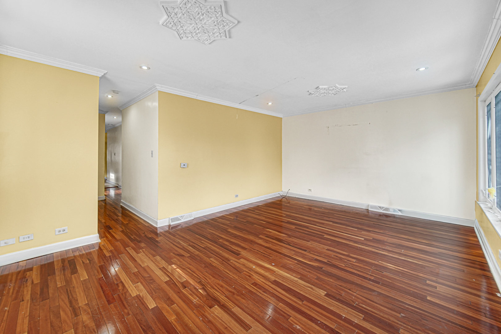 3210 N Narragansett Avenue, Chicago, IL 60634