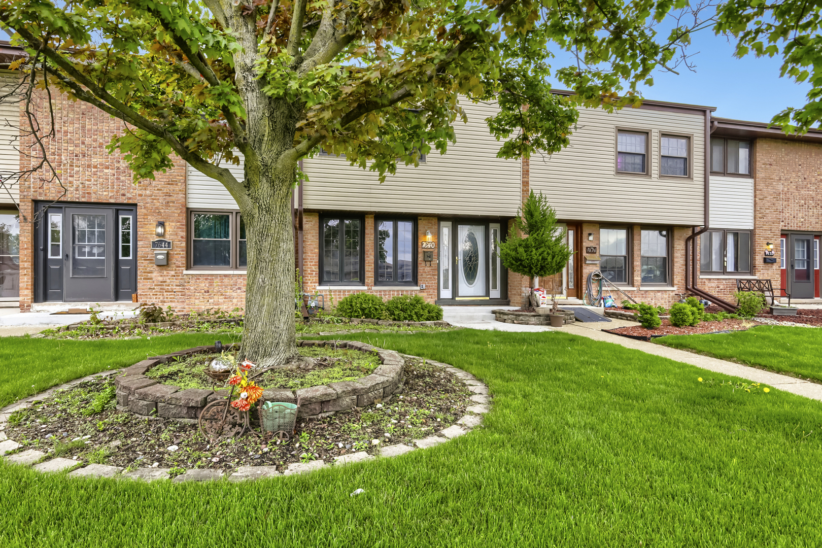 7640 Cork Avenue, Justice, IL 60458