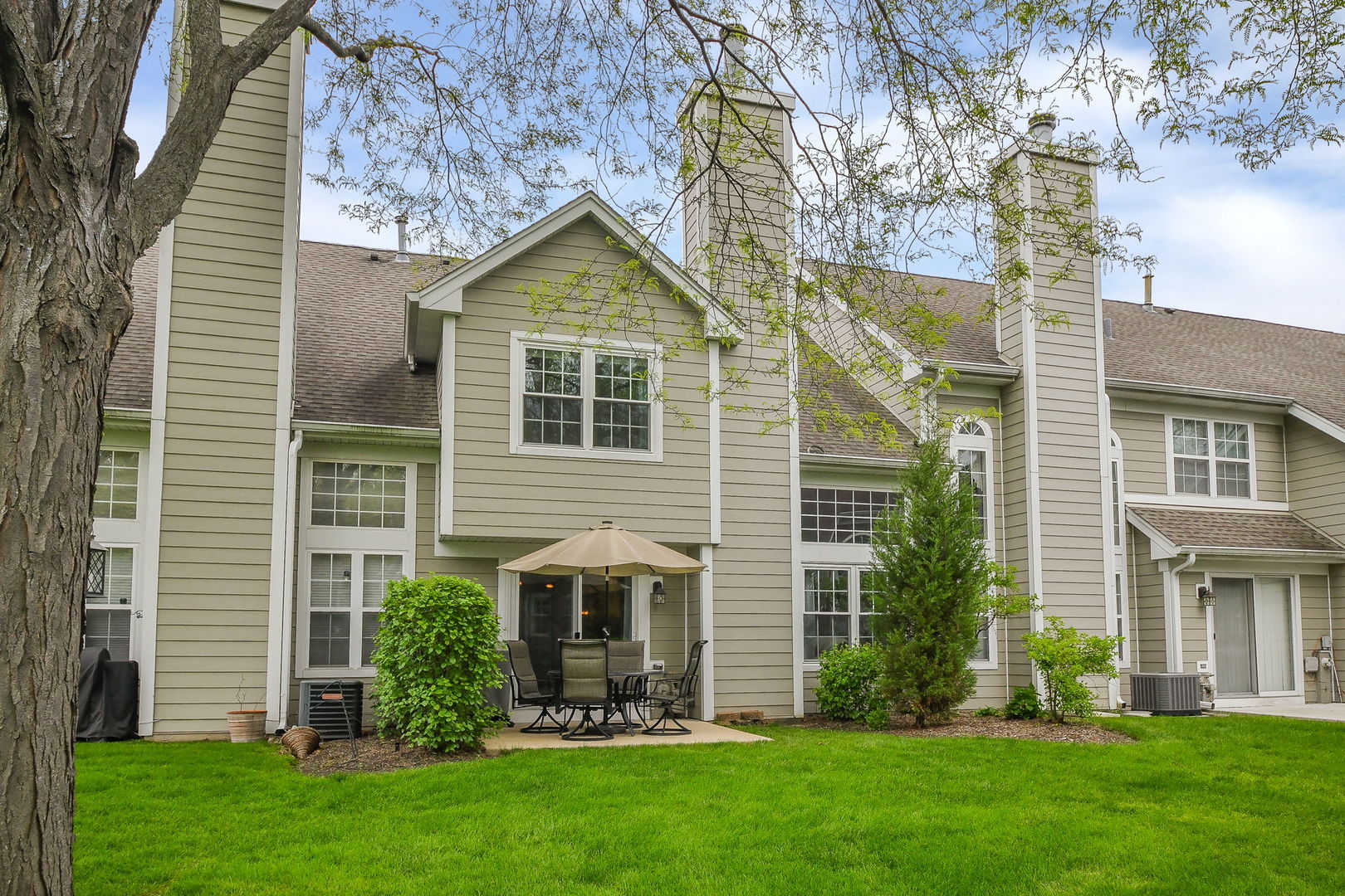 1194 Scott Court, Carol Stream, IL 60188