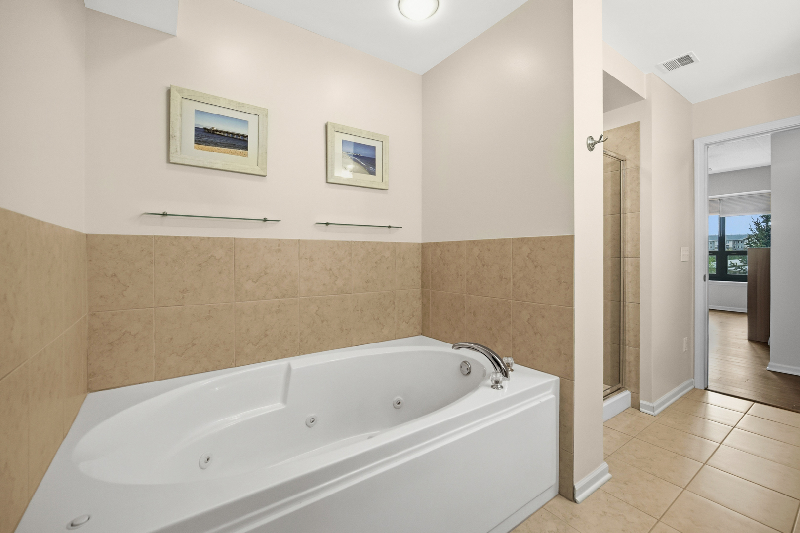 6420 DOUBLE EAGLE Drive #414, Woodridge, IL 60517
