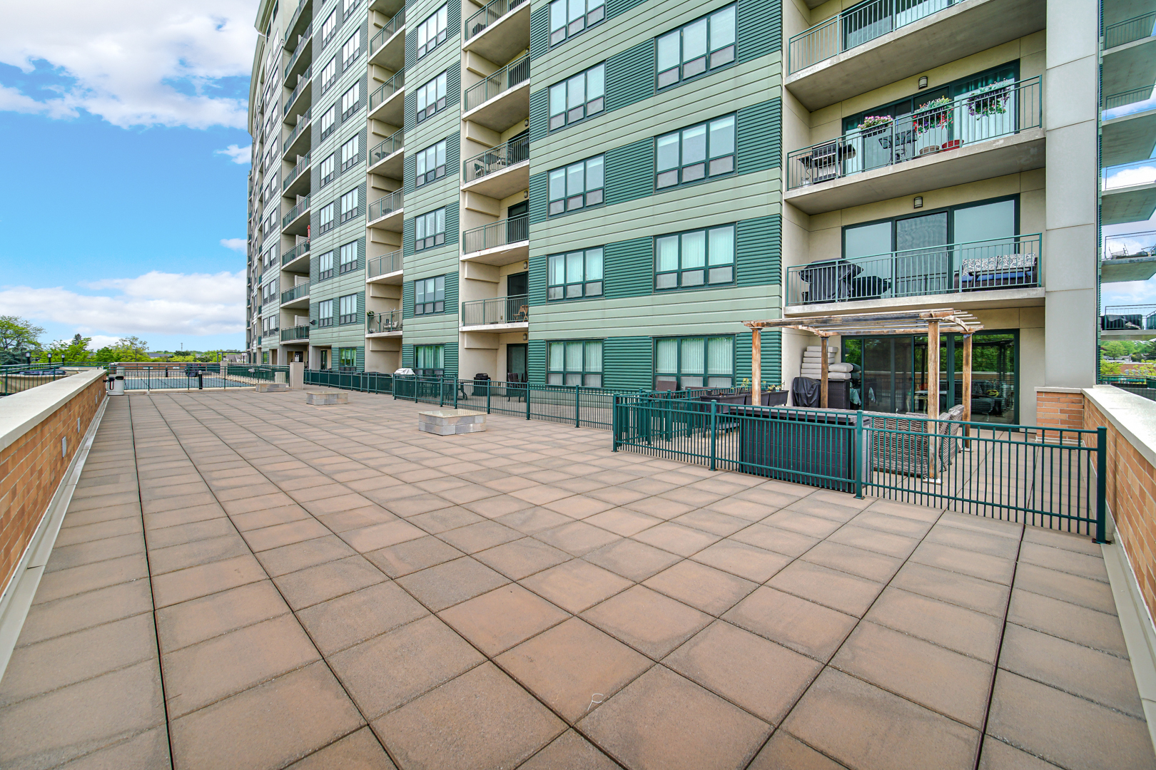 6420 DOUBLE EAGLE Drive #414, Woodridge, IL 60517
