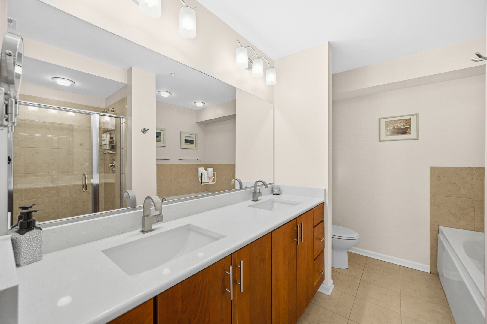 6420 DOUBLE EAGLE Drive #414, Woodridge, IL 60517