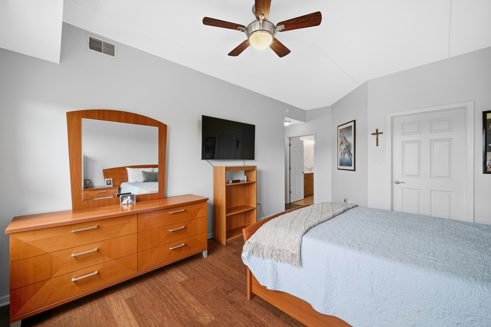 6420 DOUBLE EAGLE Drive #414, Woodridge, IL 60517