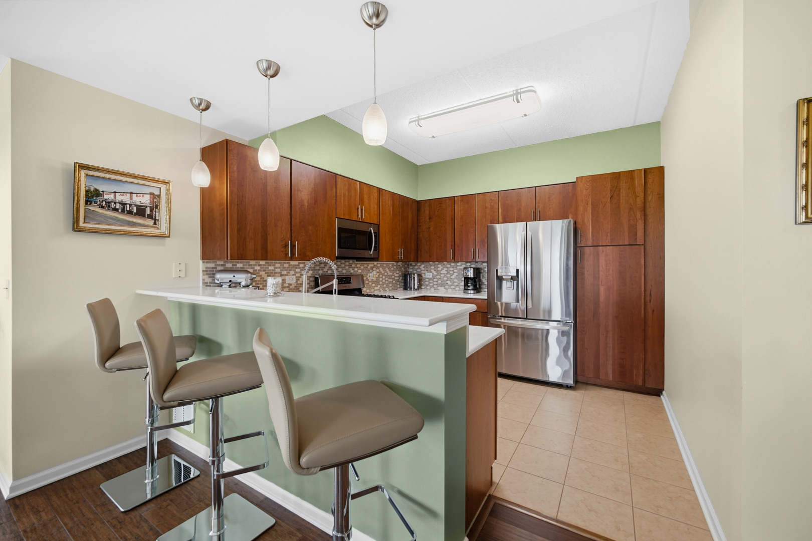 6420 DOUBLE EAGLE Drive #414, Woodridge, IL 60517