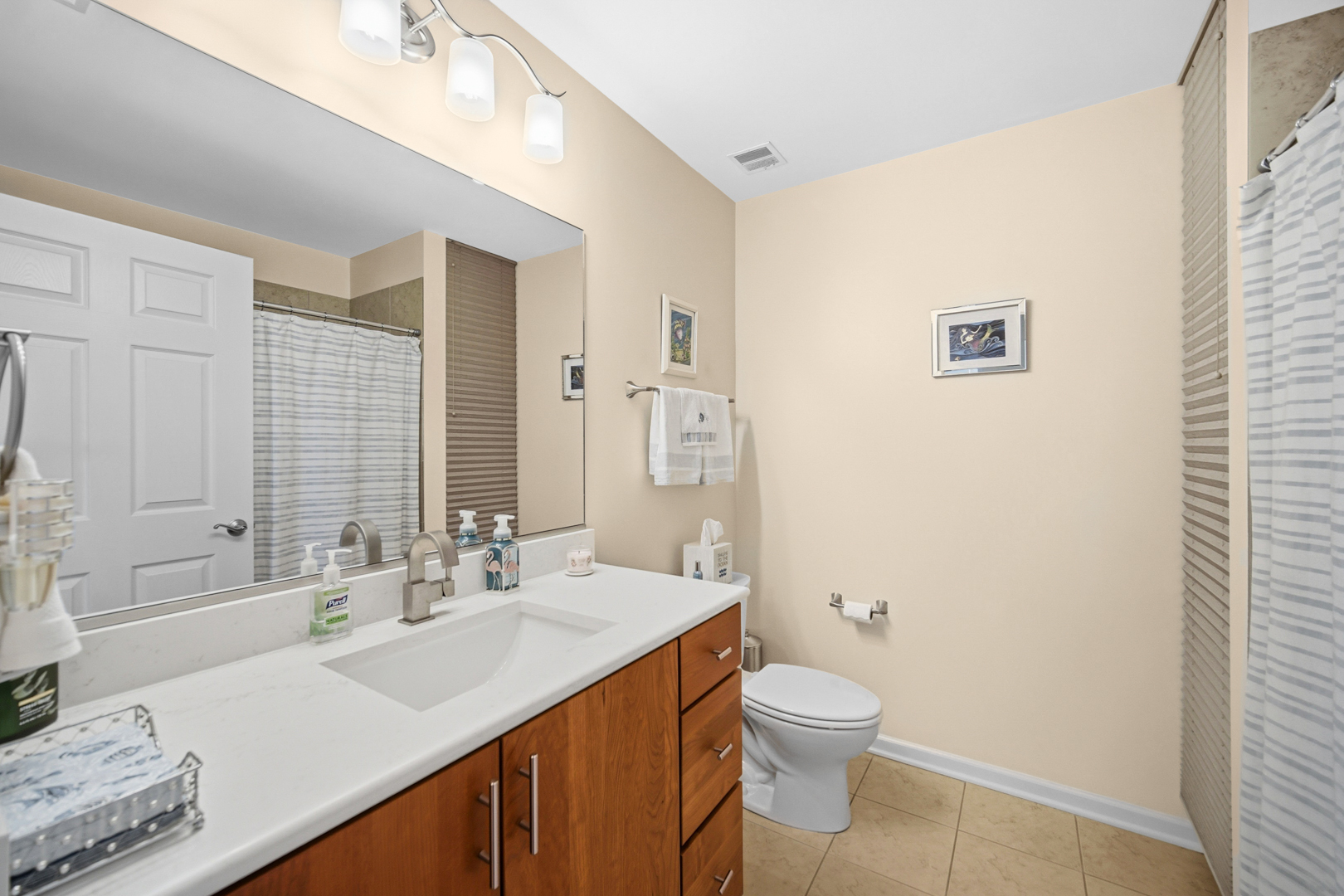 6420 DOUBLE EAGLE Drive #414, Woodridge, IL 60517