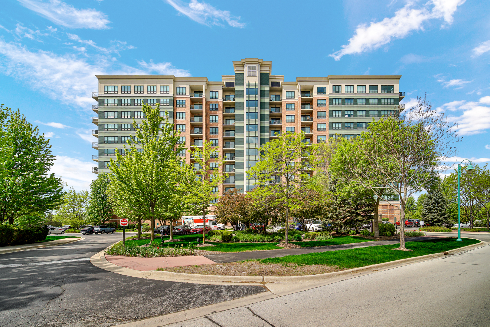 6420 DOUBLE EAGLE Drive #414, Woodridge, IL 60517