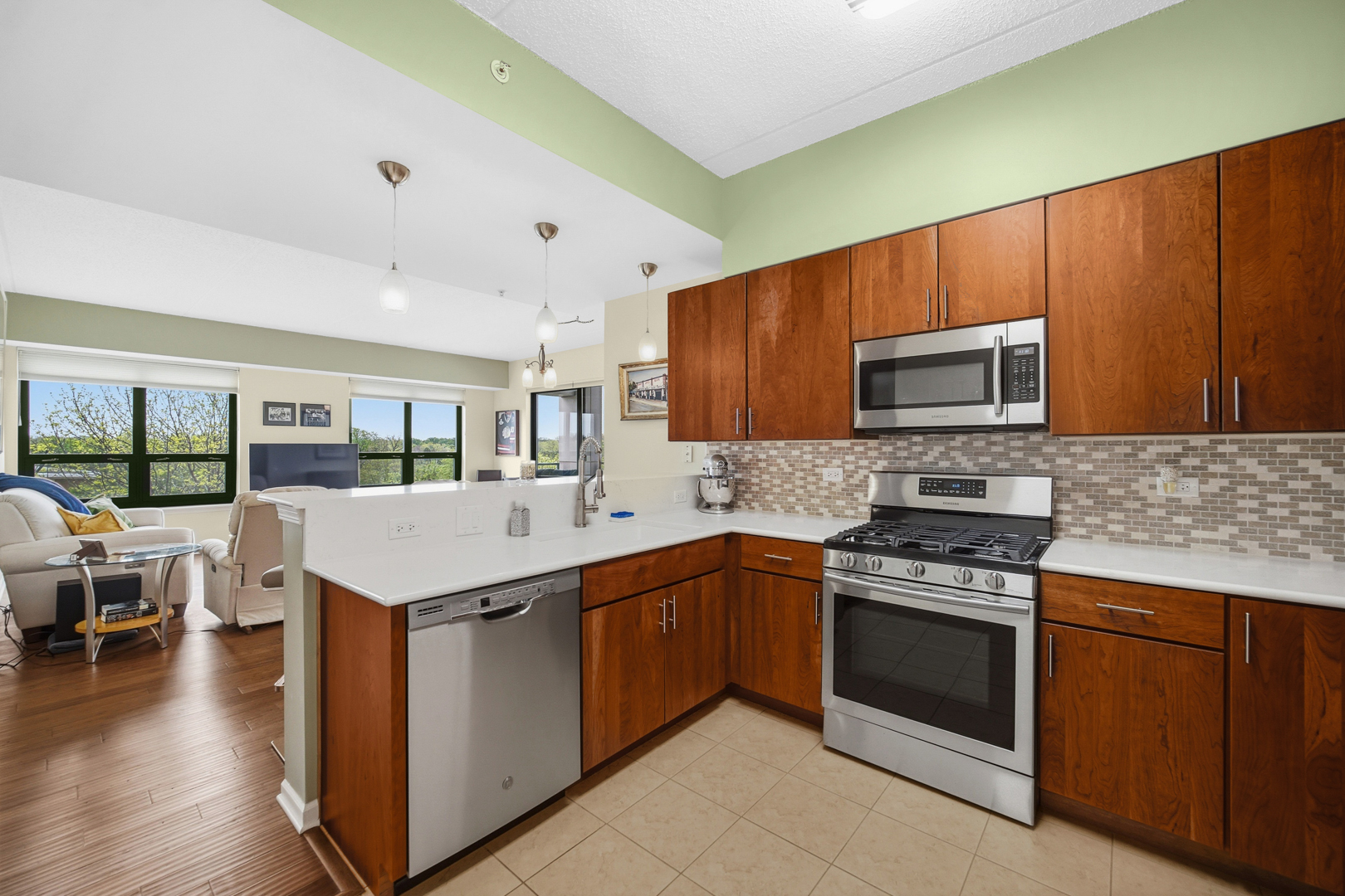 6420 DOUBLE EAGLE Drive #414, Woodridge, IL 60517