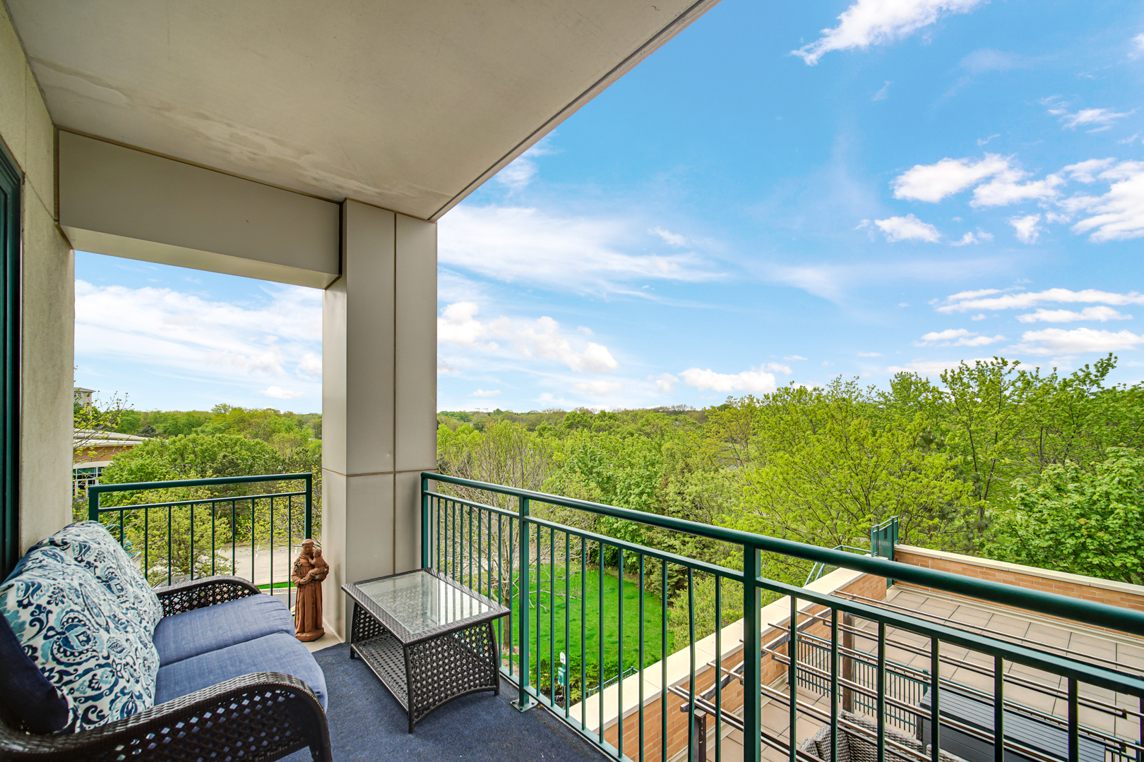 6420 DOUBLE EAGLE Drive #414, Woodridge, IL 60517