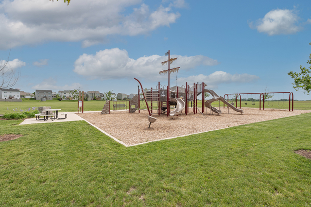 775 Kentshire Drive, Yorkville, IL 60560