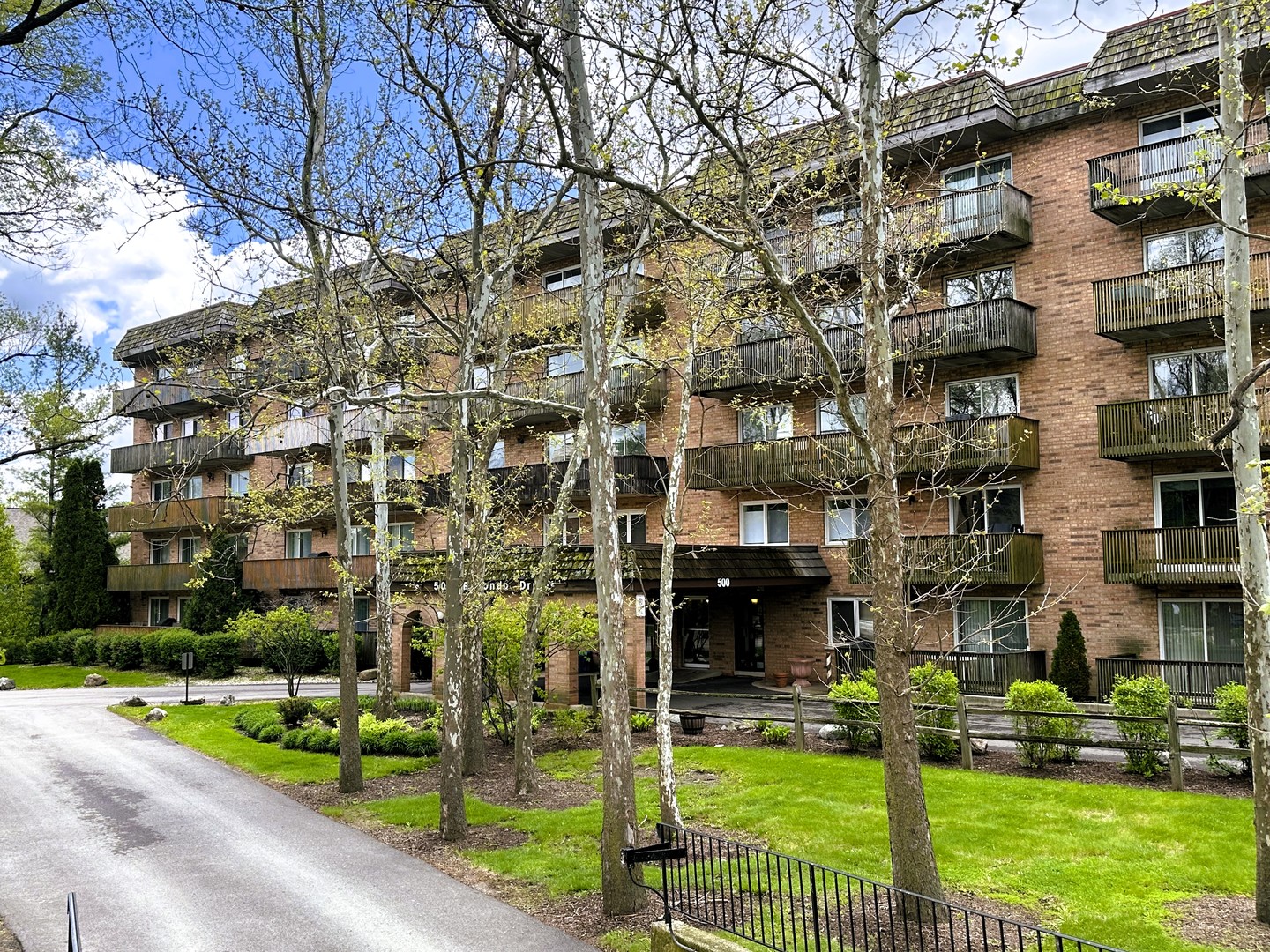 500 Redondo Drive #202, Downers Grove, IL 60516