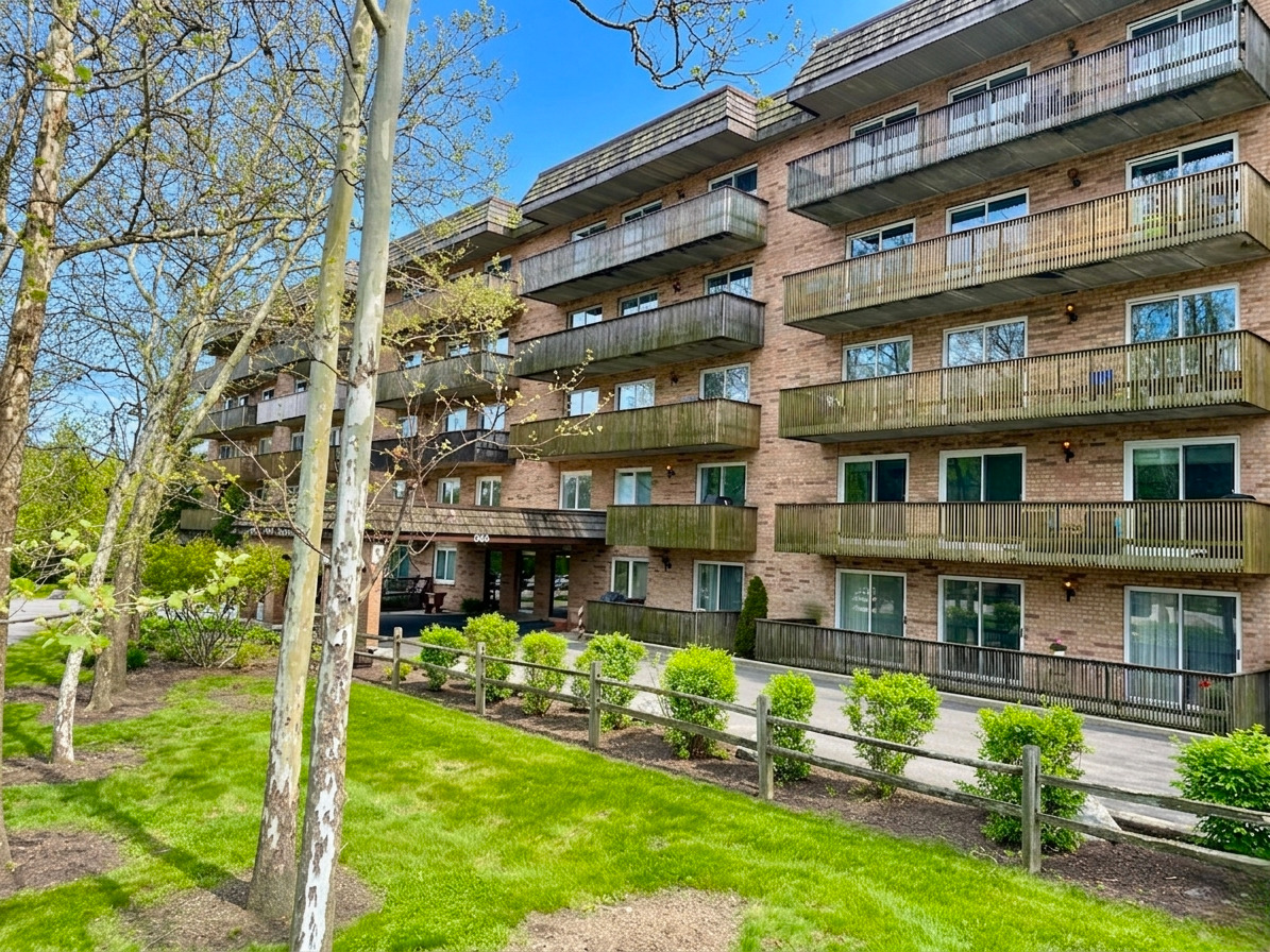 500 Redondo Drive #202, Downers Grove, IL 60516