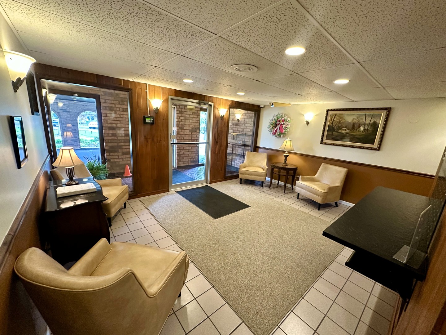 500 Redondo Drive #202, Downers Grove, IL 60516