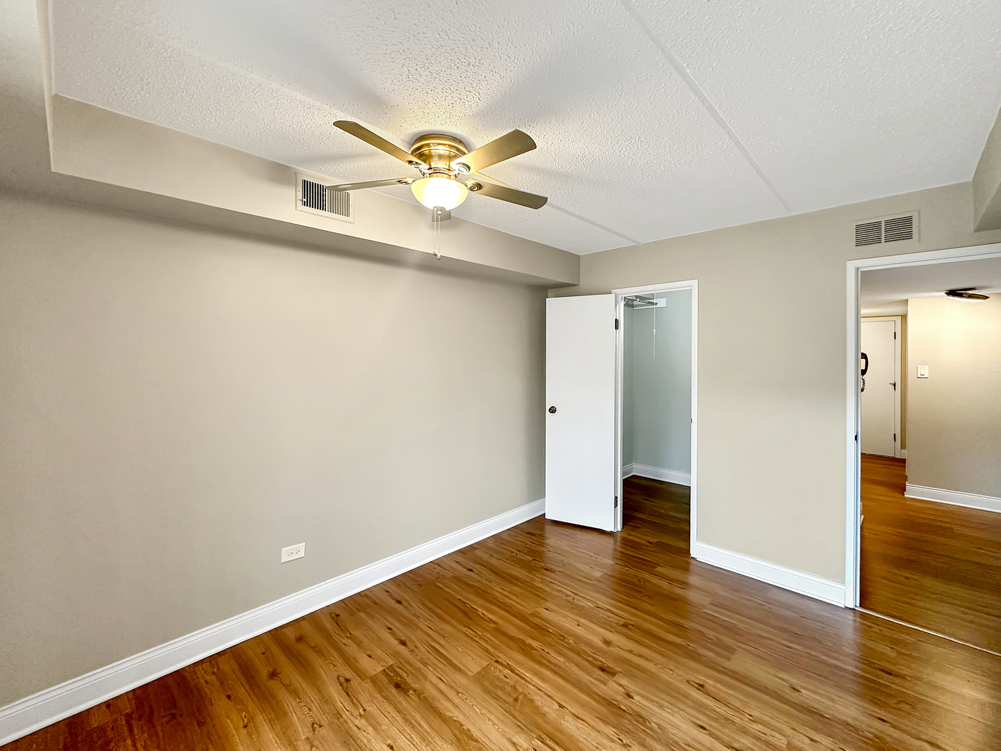 500 Redondo Drive #202, Downers Grove, IL 60516