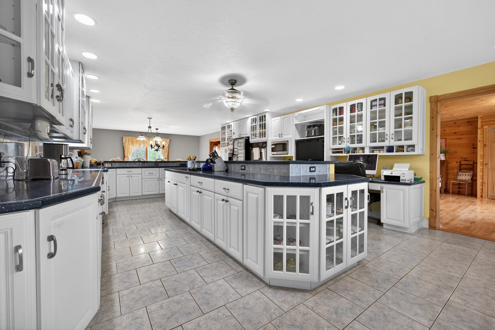 20805 Mackinaw Bluffs Road, Lexington, IL 61753