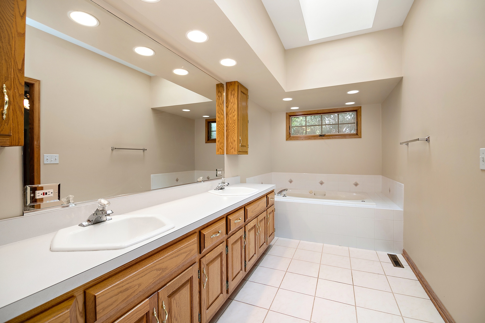 21205 Arbour Walk Drive, Frankfort, IL 60423