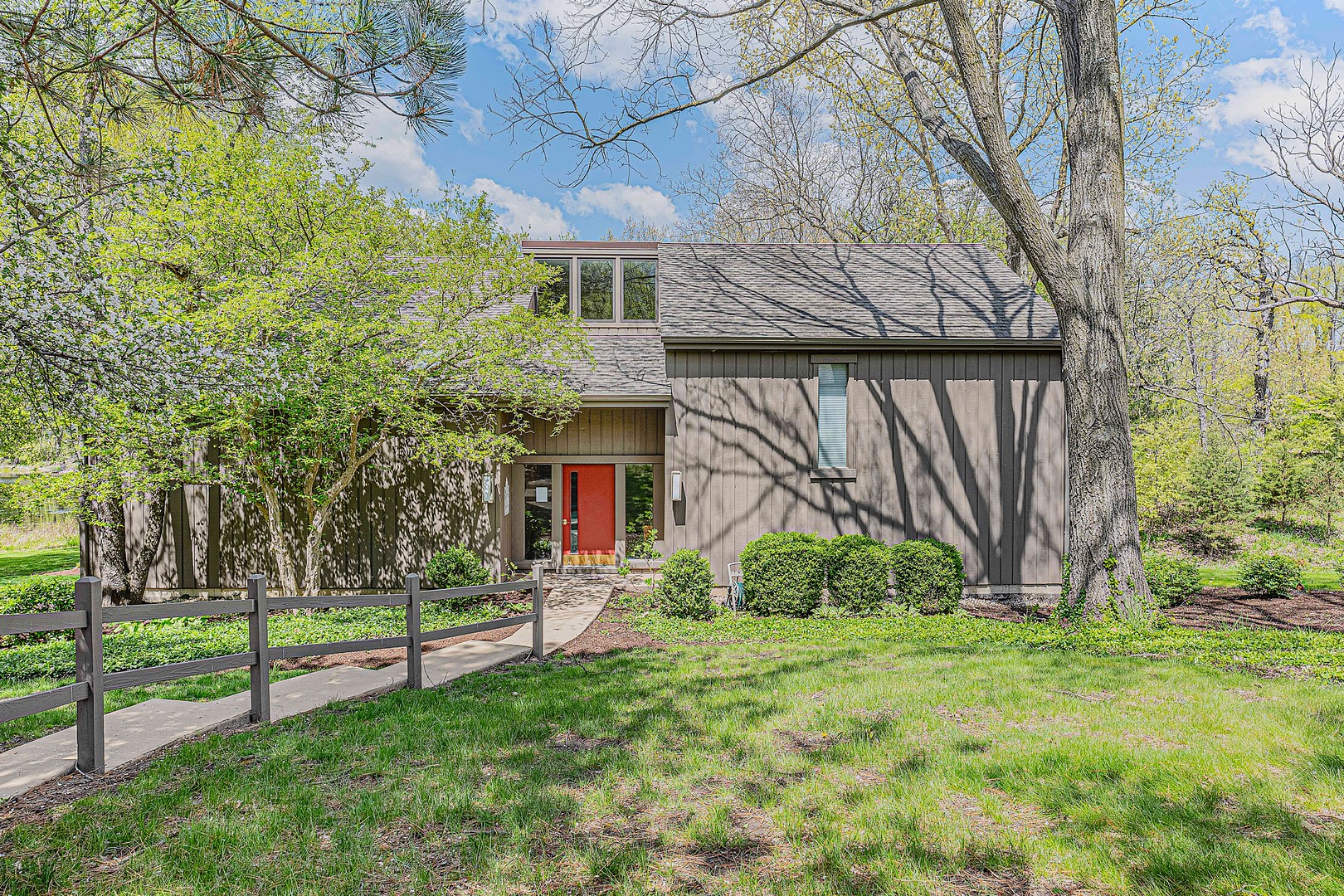 744 OLD BARN Road #A, Lake Barrington, IL 60010