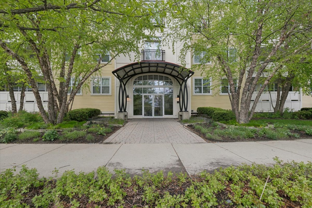 977 Harris Road #34, Grayslake, IL 60030
