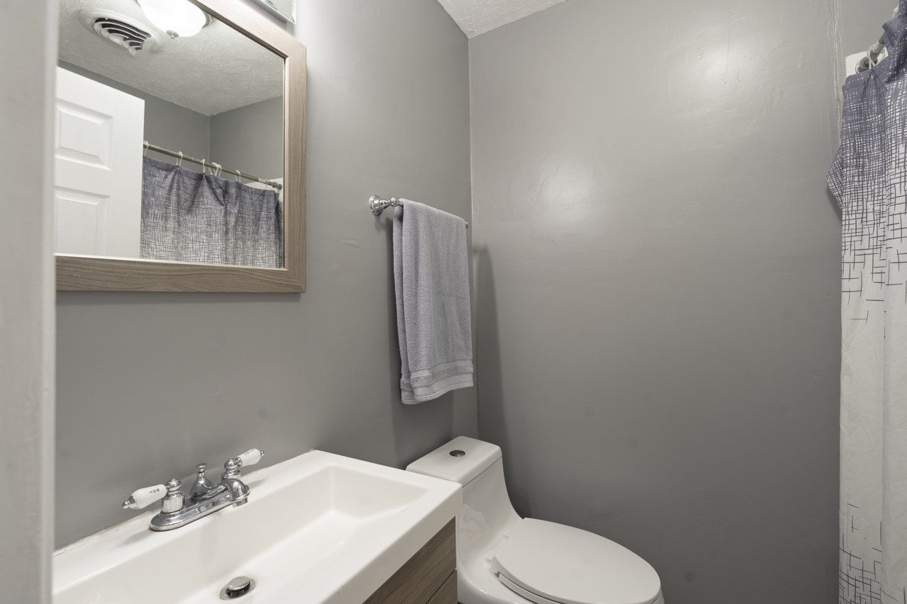 912 David Street, Antioch, IL 60002