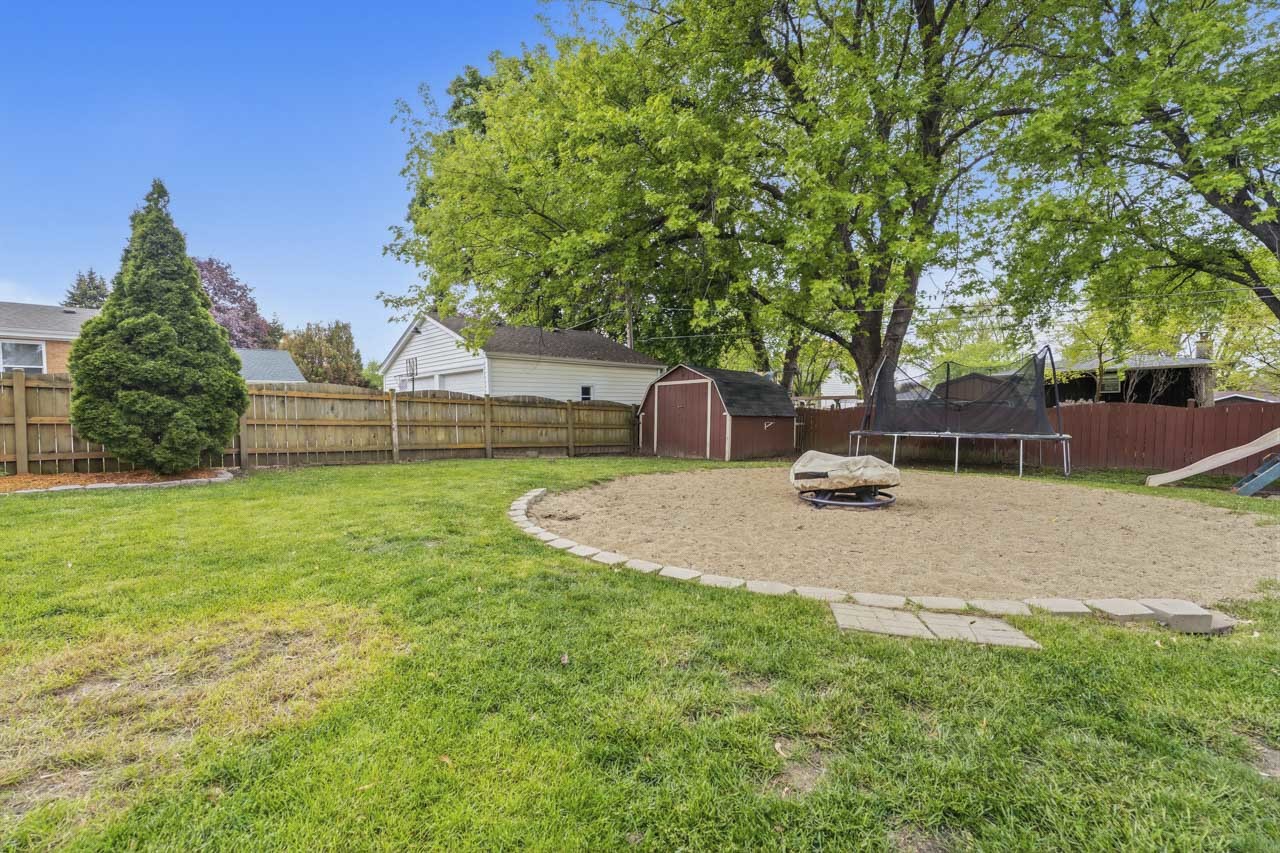 912 David Street, Antioch, IL 60002