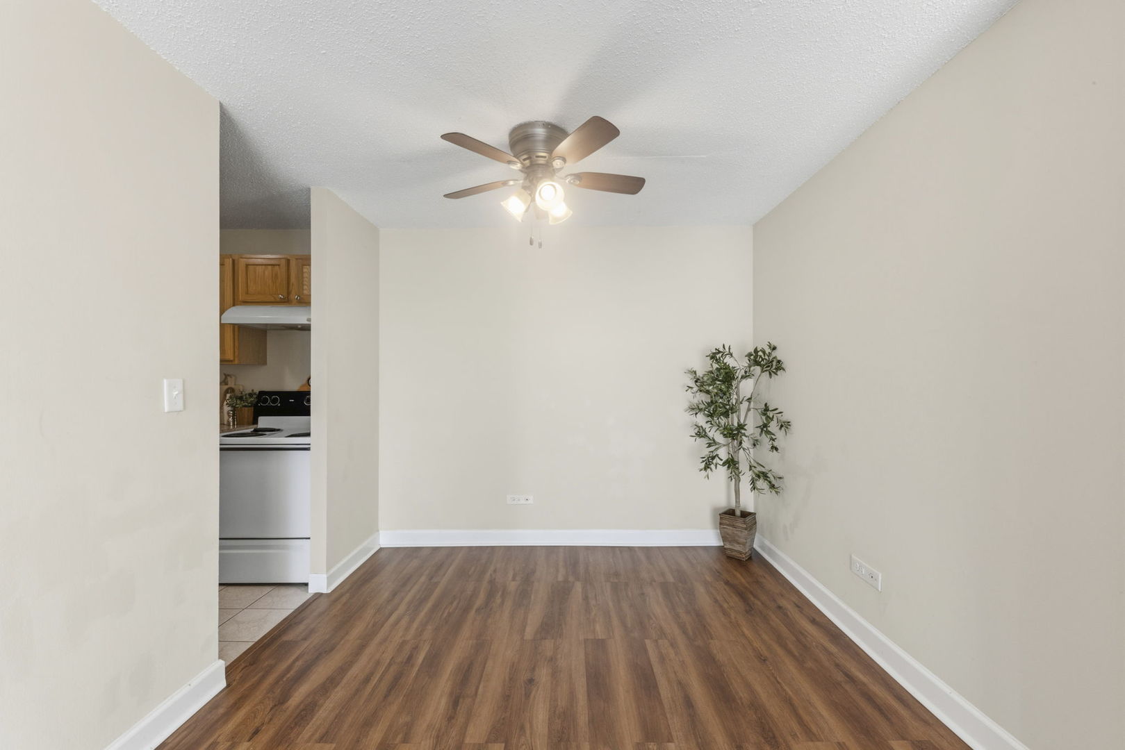 1043 S York Road #208, Bensenville, IL 60106