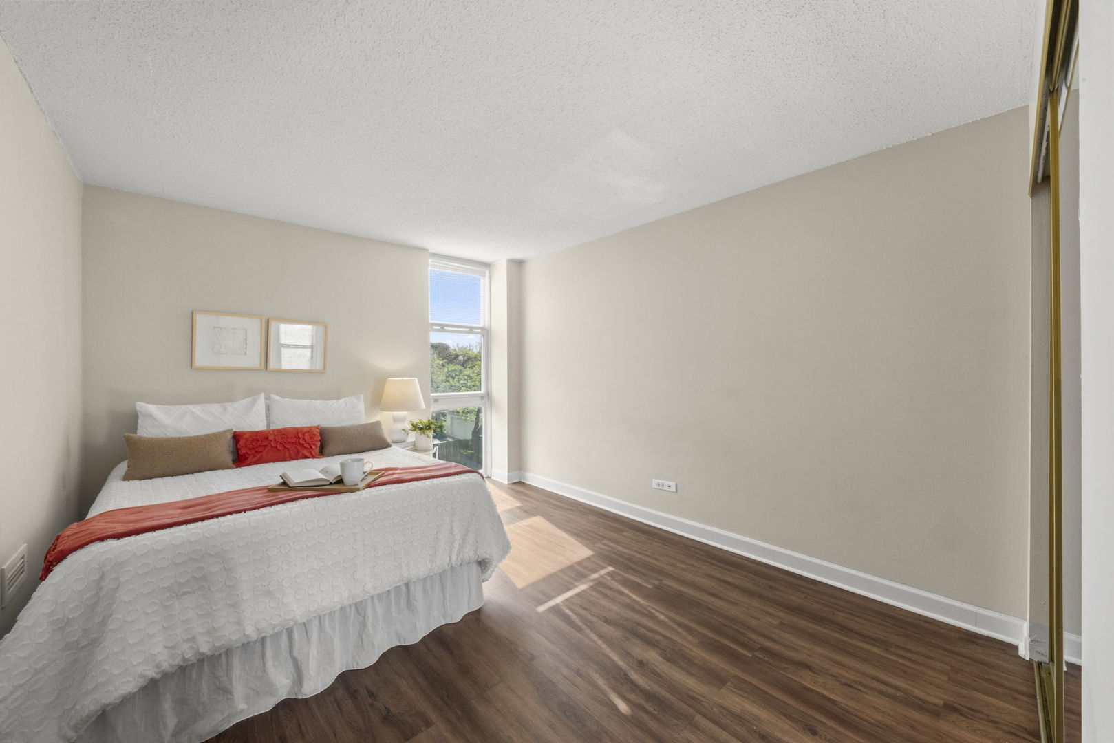 1043 S York Road #208, Bensenville, IL 60106