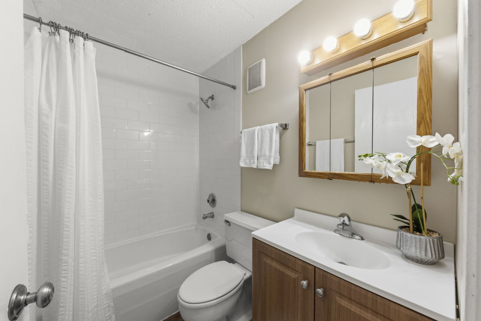 1043 S York Road #208, Bensenville, IL 60106