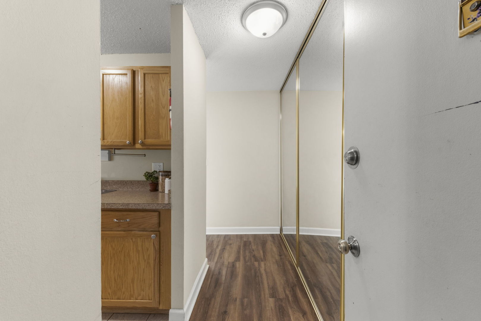 1043 S York Road #208, Bensenville, IL 60106