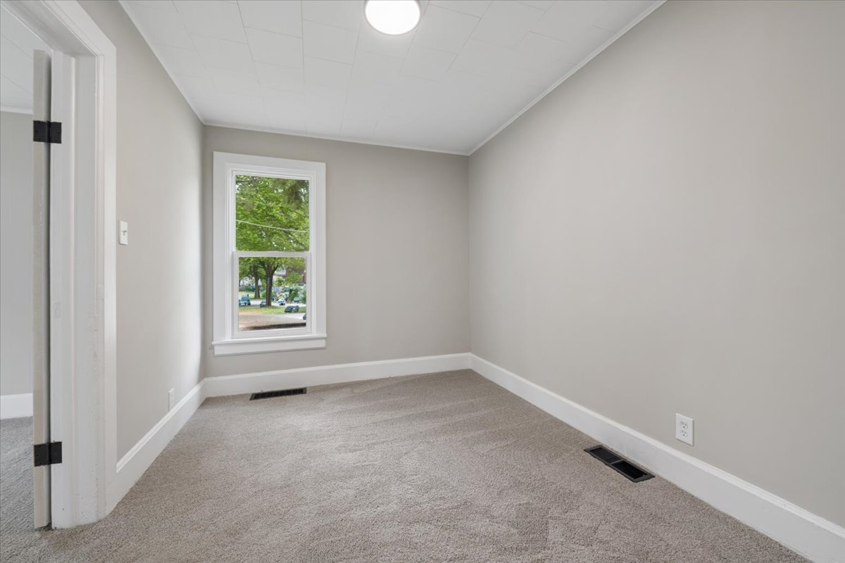 405 S Grant Street, Earlville, IL 60518