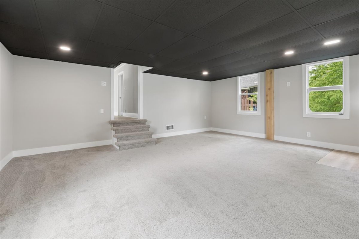 405 S Grant Street, Earlville, IL 60518