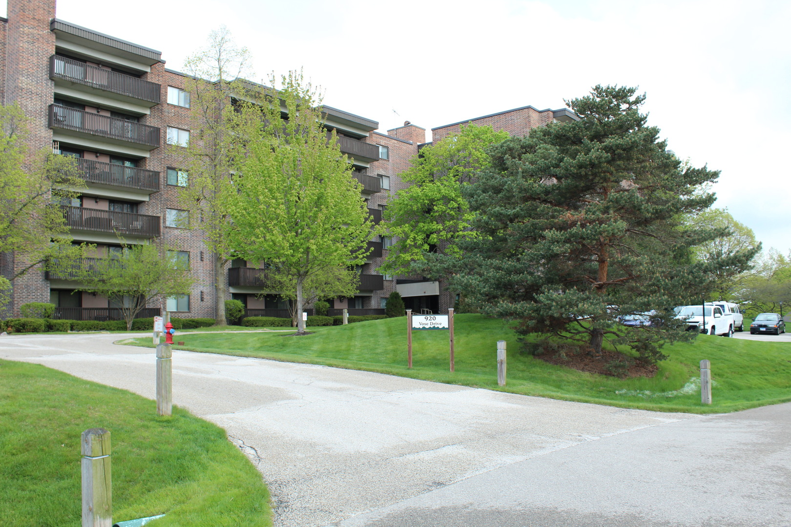 920 Vose Drive #402, Gurnee, IL 60031