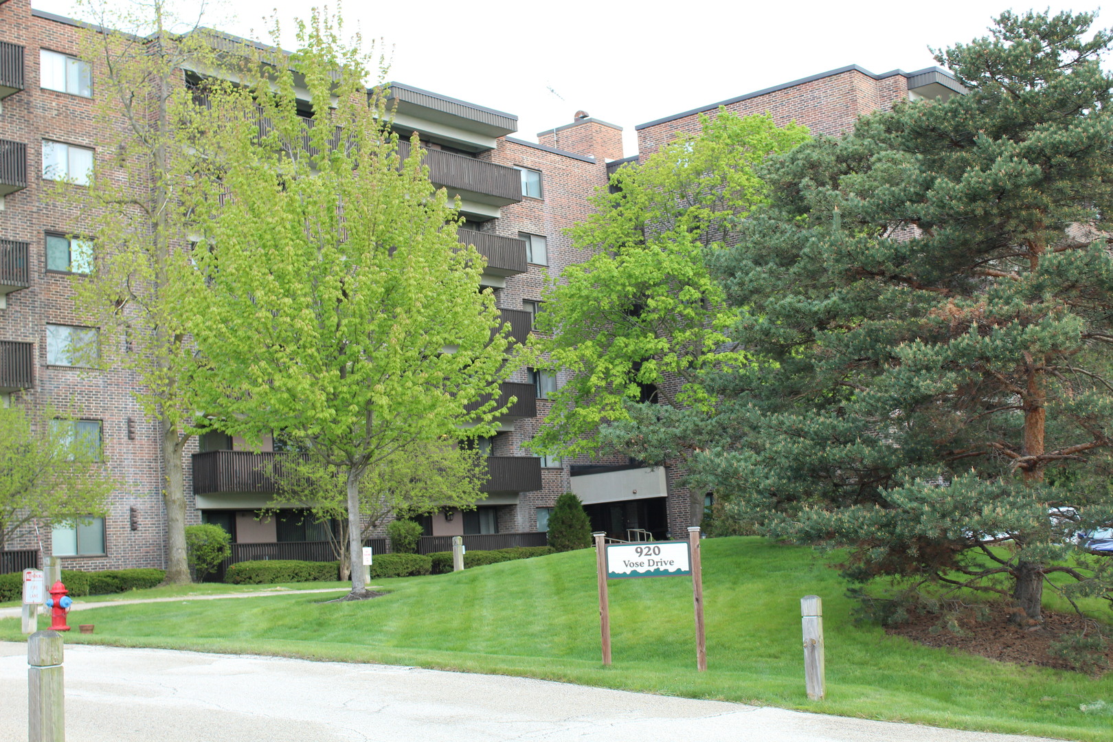 920 Vose Drive #402, Gurnee, IL 60031