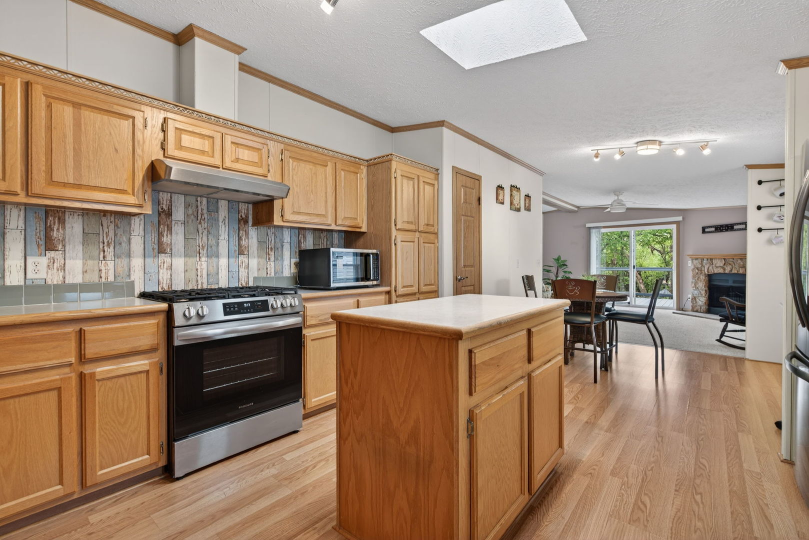 22533 S Woodside Drive, Channahon, IL 60410