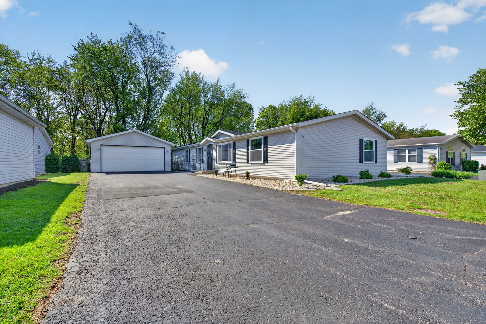 22533 S Woodside Drive, Channahon, IL 60410