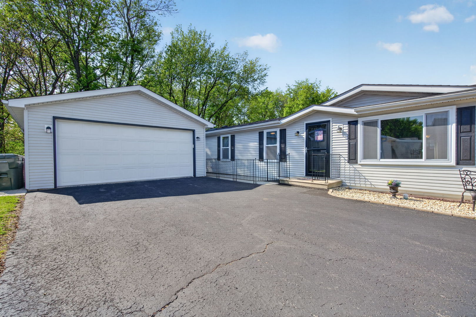 22533 S Woodside Drive, Channahon, IL 60410
