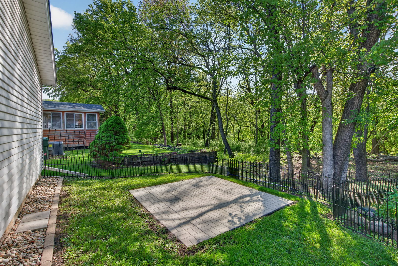 22533 S Woodside Drive, Channahon, IL 60410