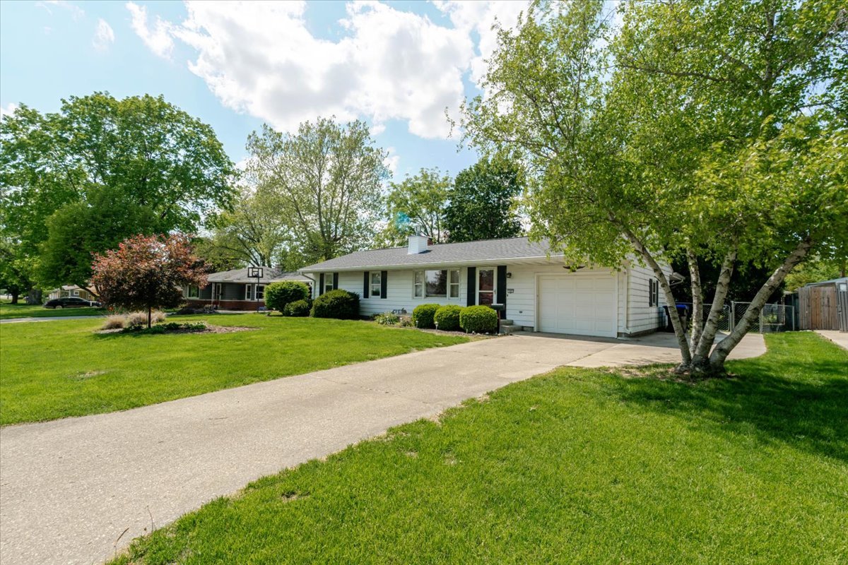 302 Radliff Road, Bloomington, IL 61701