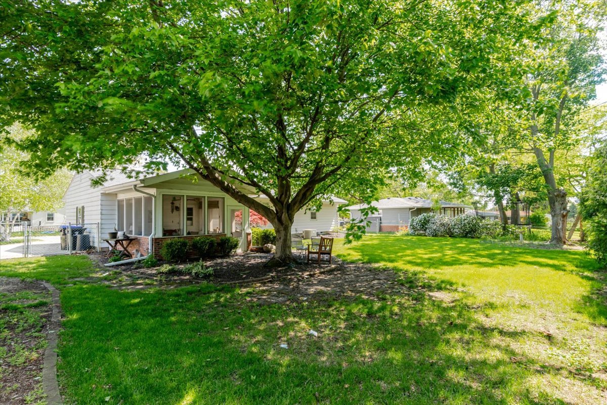 302 Radliff Road, Bloomington, IL 61701